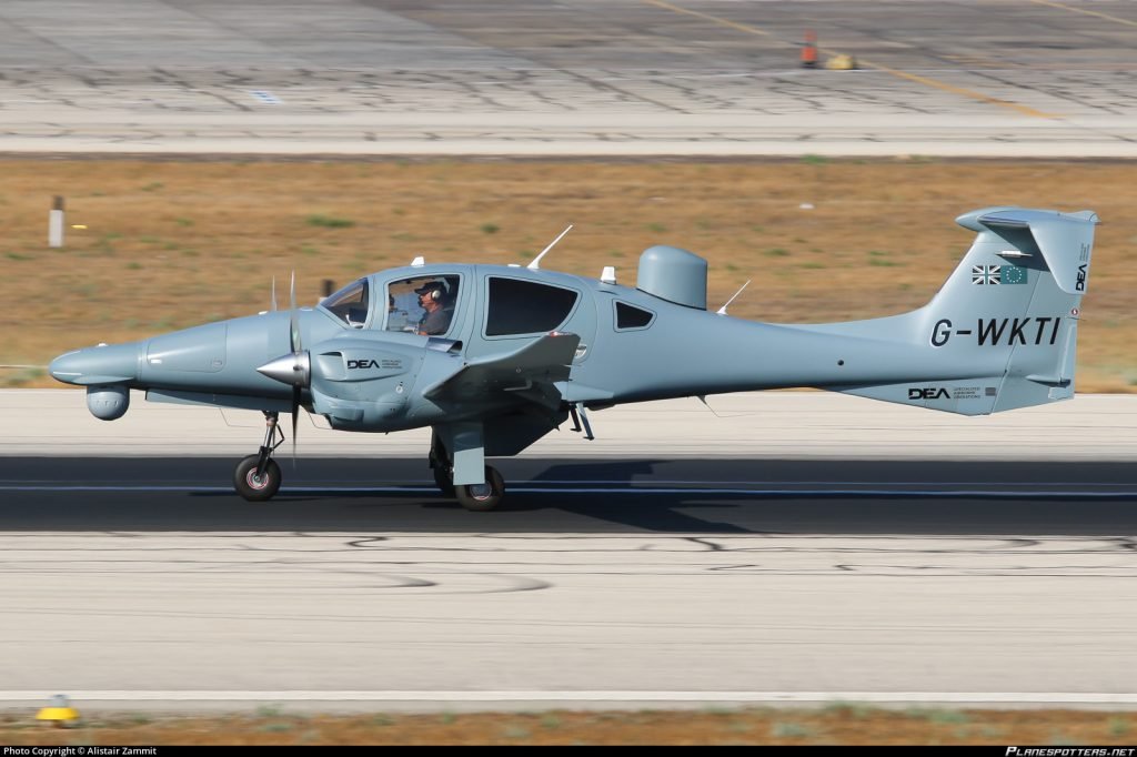ItaSouthRadar's tweet photo. In corso una doppia missione di pattugliamento del Canale d'Otranto. In volo l'#ATR72MP #MM62298 dell'Aeronautica Militare Italiana come #IAM4102 e il Diamond DA42 G-WKTI in volo come #WKT58 della DEA Ltd., concessionaria #Frontex.
https://t.co/YSUcRzf7Pf https://t.co/IJEASQFcLK