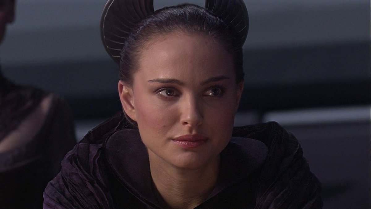 PochoclosL's tweet photo. Hoy es un día especial y estamos de fiesta, hoy cumplen tres genios de la pantalla grande. La gran Natalie Portman está cumpliendo 39 años. También festeja sus 59 años el gran Michael J. Fox. 
Y por último nuestro querido Johnny Depp cumple 57 años. 
Felicidades para todos!! https://t.co/WGNpuPaNqQ