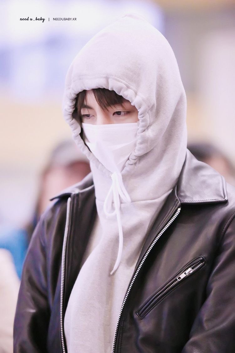 taehyung’s airport fashion — a thread