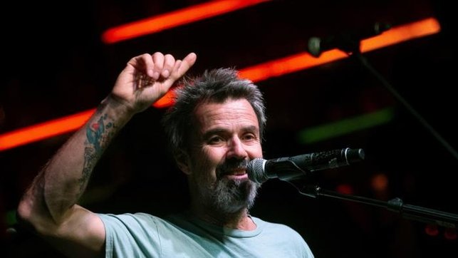 franchesco12's tweet photo. Pau Donés QEPD. Sin duda la música y el mundo vuelva a perder una gran persona y canta autor, nos hizo pasar por etapas de amor, desamor, felicidad, etc y extrañaremos verlo en un concierto y cantar La Flaca, Depende, etc. con todas las ganas. #GraciasPau #JarabeDePalo #Bonito https://t.co/QeiYlDkHkP
