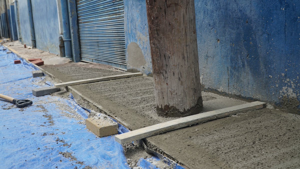 DWilliamsJam's tweet photo. #TempleLane Sidewalk rehabilitation work continues along #TempleLane today. The next phase will include the placement of bollars at certain points to prevent parking and everyday motor vehicular traffic on both #TempleLane and #WaterLane https://t.co/u9dzaqOe0t
