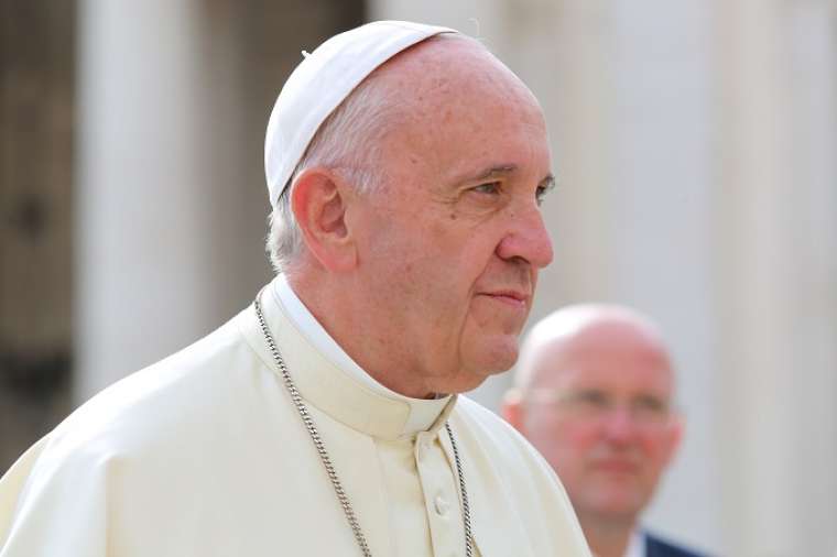 bttt2000's tweet photo. Pope Francis: “We are called to live not as one without others, above or against others, but with and for others.” May 22, 2017. (Tweet from @Pontifex) https://t.co/FVbKiJBmtu