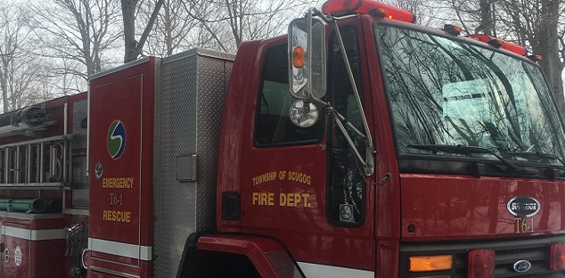 DurhamRadioNews's tweet photo. Firefighters hurt after house explosion on Scugog Island 
https://t.co/8HhxgnqjGb https://t.co/L6XGsnV1MW