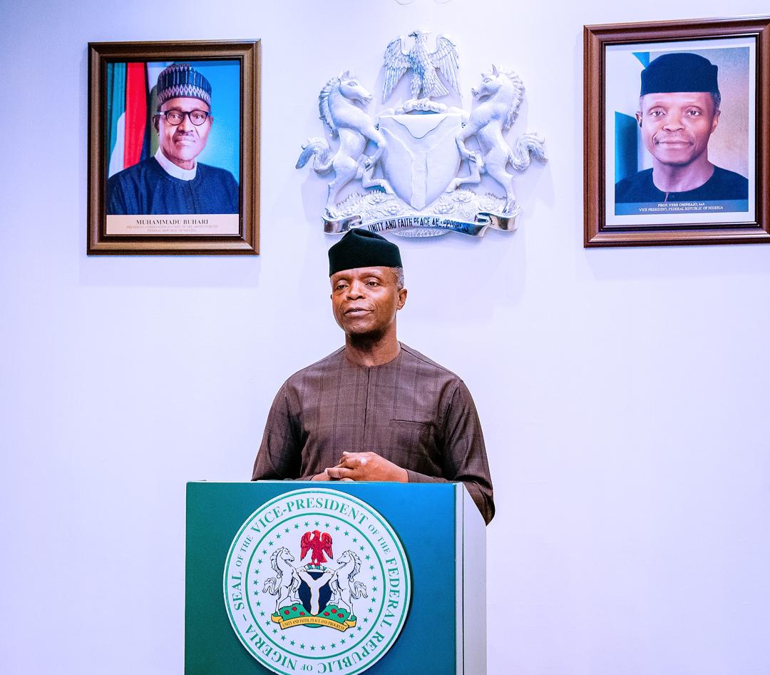ProfOsinbajo's tweet photo. The Zaki Biam market accounts for 70% of the yam cultivated in Nigeria. Over 200 trucks load 2 million tubers of yam weekly.

As part of the Shared Facilities Initiative of the MSMEClinics, it was my pleasure to commission the 200,000 yam capacity storage facility in Zaki Biam. https://t.co/moxOcS8c7w