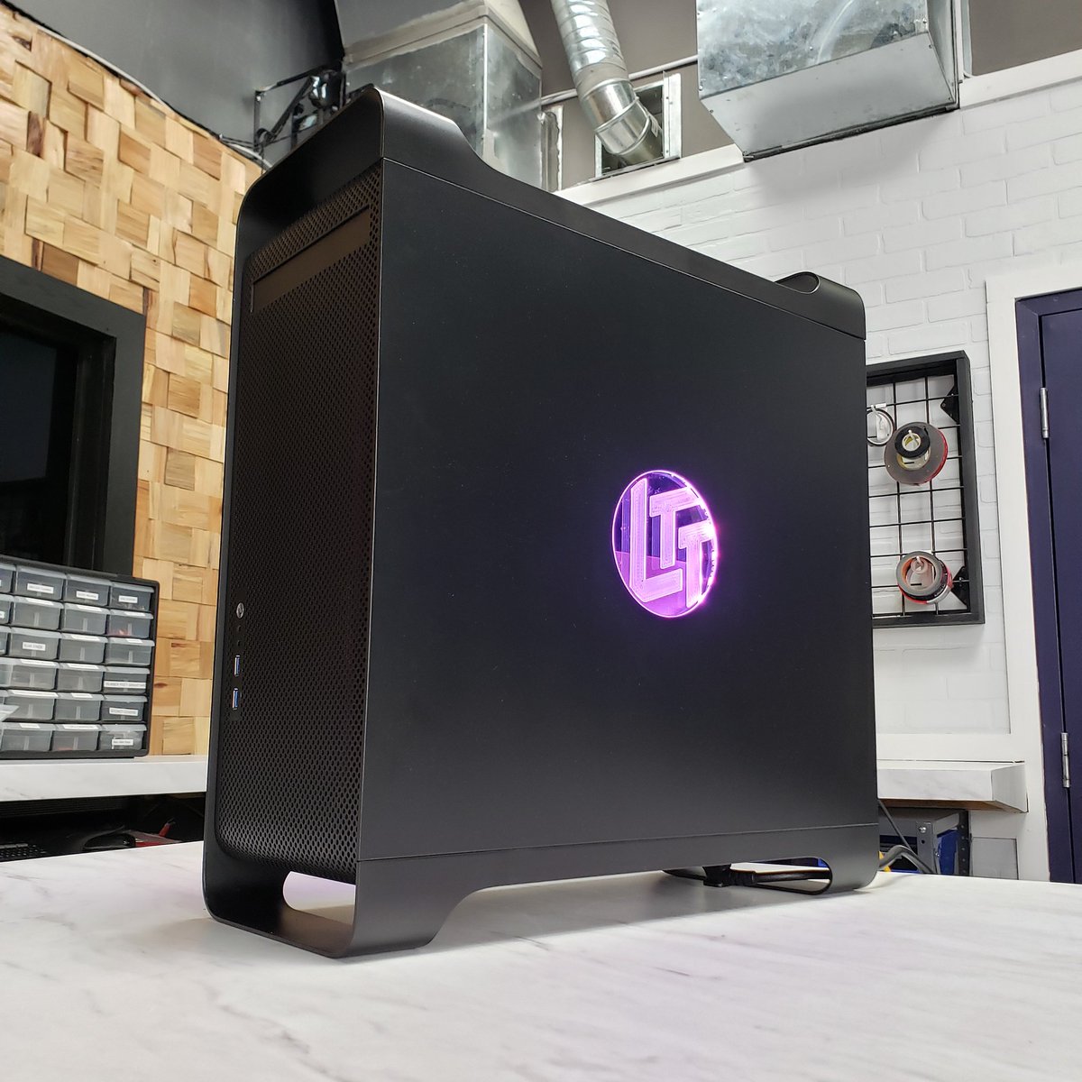 How much does linus tech tips make
