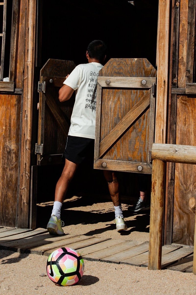 OneFootballHQ's tweet image. Thanks to our friends over at @bonesfc_, you can #WIN a Dawn tee from their Dawn-Dusk Collection! 🙌 To be in with a chance of winning:

1️⃣ RT this post
2️⃣ Follow @bonesfc_ &amp;amp; @Dugout 
3️⃣ Tag a mate 

The winner will be announced next Monday! Good luck 🤞