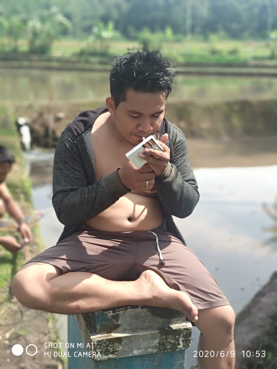 artaerick982's tweet photo. Baru updat..

Abaikan perut sispex nya gaeeezz.. hahaha https://t.co/KFPvDlryBx