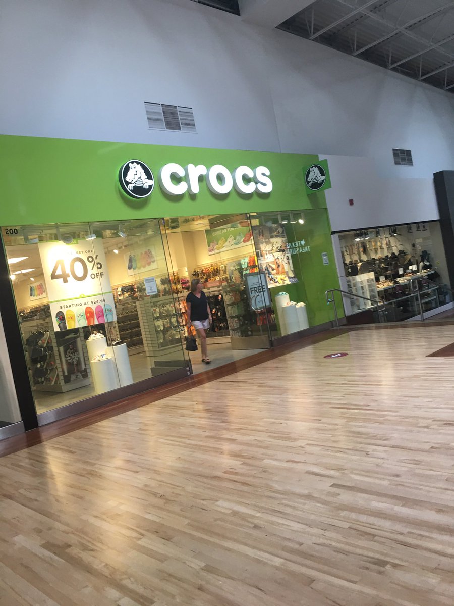 notsomclean's tweet photo. Taking my boy shopping 😌 @PontifFulminate https://t.co/HqSPbcHMRo