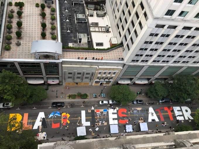 SpikeTheStrong's tweet photo. #Blacklivesmatter mural on Tryon St in Uptown Charlotte 🖤🇺🇸👀👥 #BlackLivesMattters #blm #cltprotests #charlotteprotests #CharlotteNC https://t.co/feStPiflJg