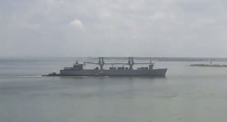 WarshipCam's tweet photo. SS Gopher State (T-ACS-4) Gopher State-class crane ship in the Ready Reserve Fleet with the U.S. Navy coming from Yorktown, Virginia into Norfolk, Virginia - June 9, 2020 #tacs4 #gopherstate https://t.co/o0du6oS5vE