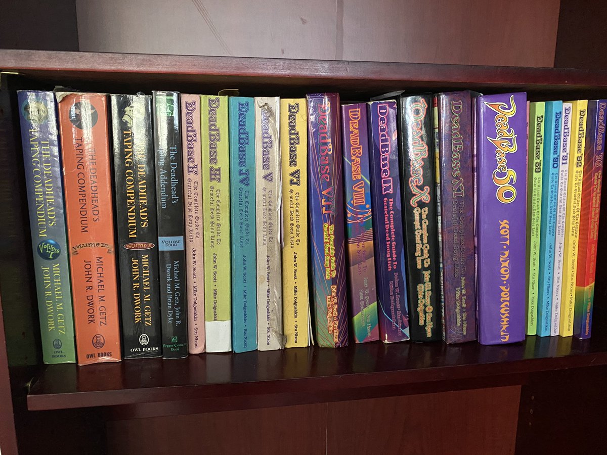 gratefulseconds's tweet photo. My top shelf for research #deadbase #tapingcompendium https://t.co/xP0irPBHpe