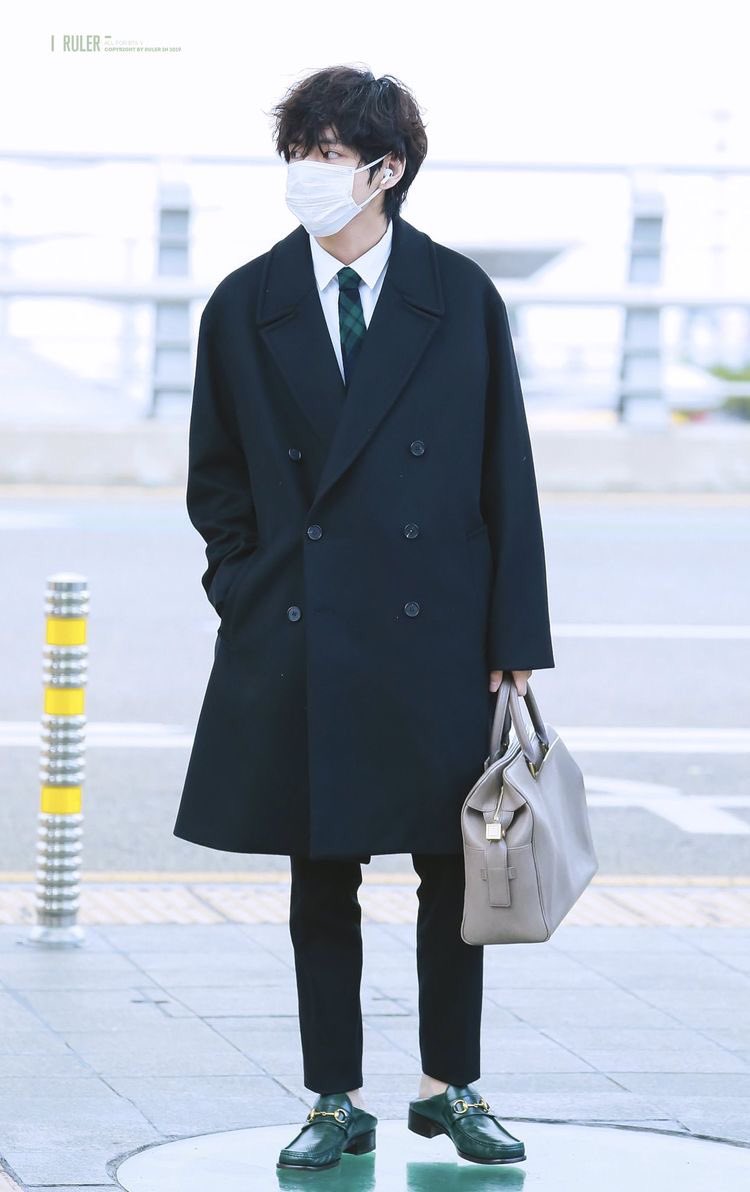 taehyung’s airport fashion — a thread