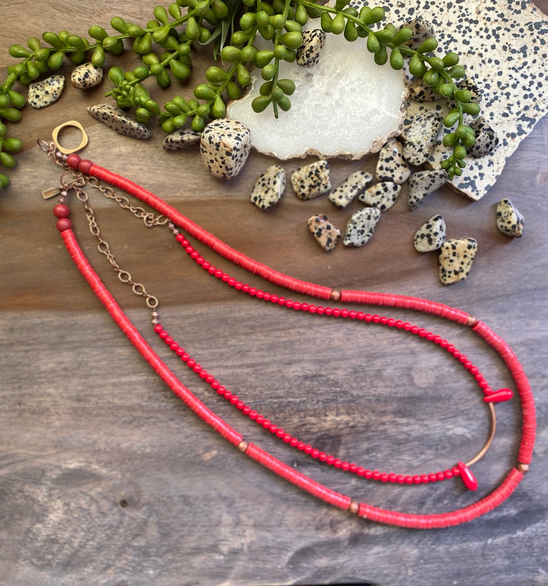 giftalentshop's tweet photo. I wanted to make something with layers. Red and copper on deck. More on the way!
#necklace #beadedjewelry #bohojewelry#bohochic #afrobohemian #afroboho #afrochic #boholuxe #handmadejewelry #giftalent #wearableart #giftalentshop #discoverunder5K #thebeadchest #goldenagebeads https://t.co/sVTaHoFYo1