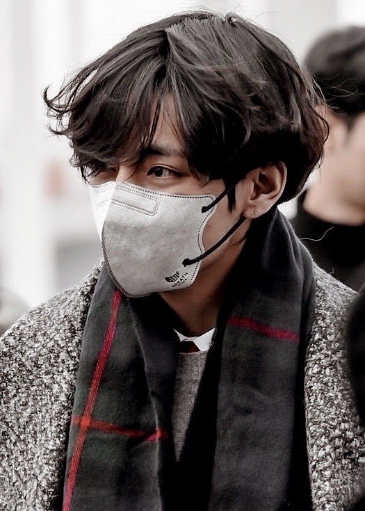 taehyung’s airport fashion — a thread