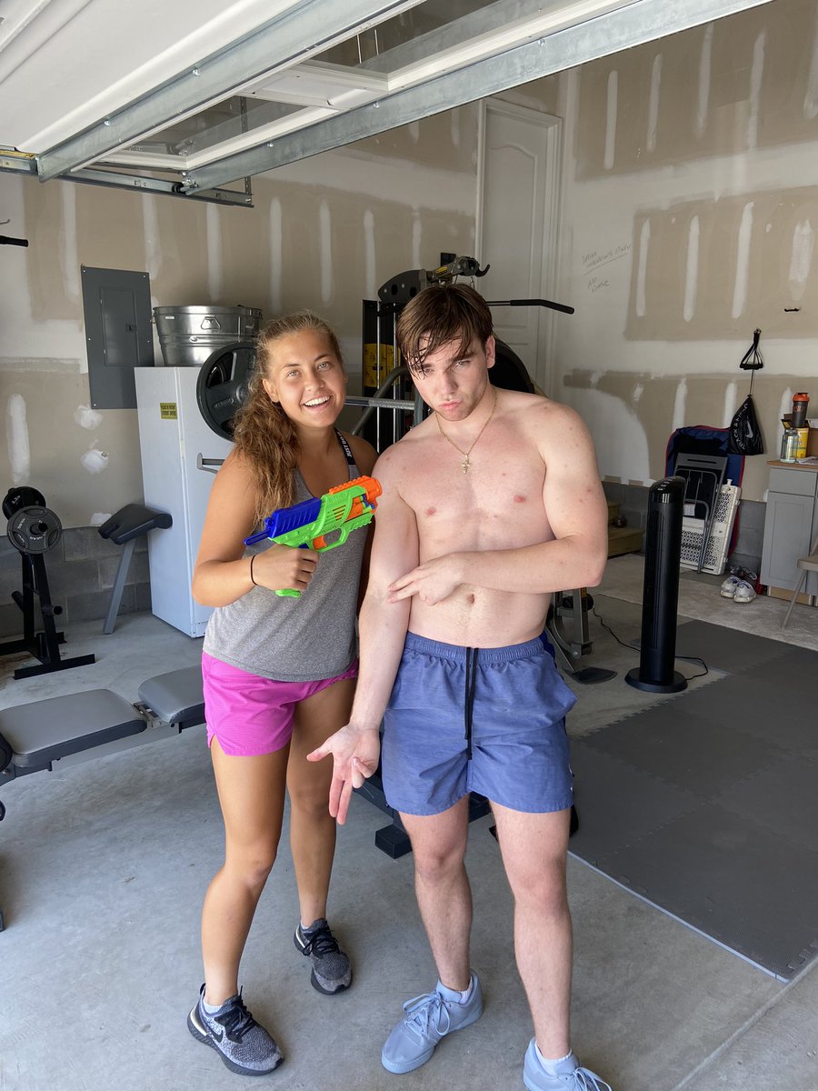housewivescary's tweet photo. Look who couldn’t make a run for it on leg day @dogginyamom69 https://t.co/uGv4naktqe
