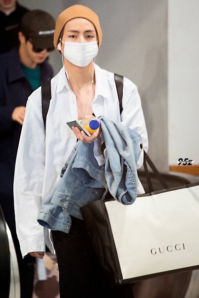 taehyung’s airport fashion — a thread