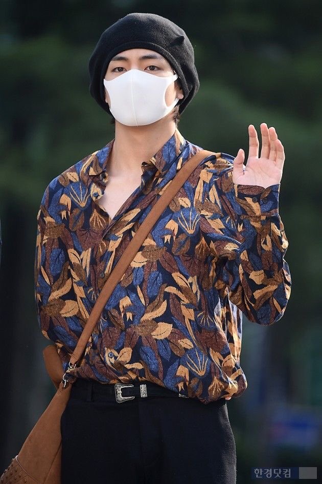 taehyung’s airport fashion — a thread