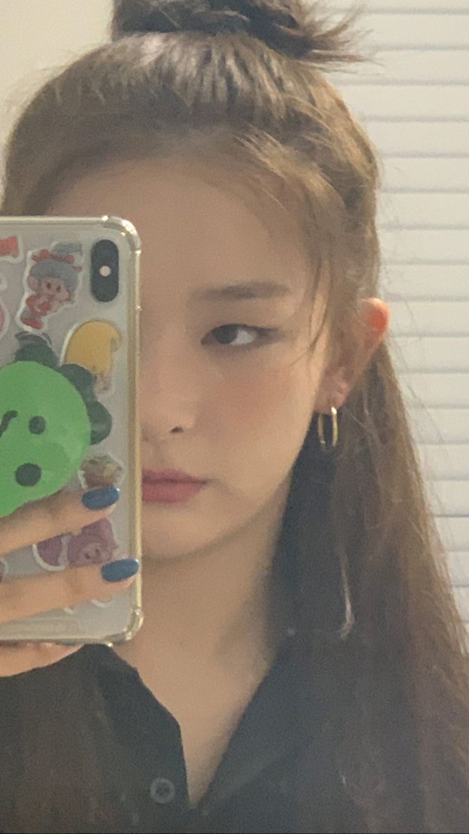 KSGUpdates's tweet photo. 200609 seulstagram Story Updates #슬기 #SEULGI  #레드벨벳 #RedVelvet @RVsmtown https://t.co/vHEmED2Icg