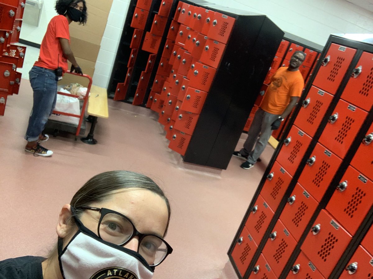 DutchtownMs_HCS's tweet photo. @DutchtownMs APs working to clean out Athletic and PE lockers. Don’t worry, we’ve saved your things! #TheDMSWay #TheWorkNeverStops @Derrickhicks_HC @yolanda_oatts @melissa13thomas @wittywitt200 https://t.co/k4kj3rKeWk