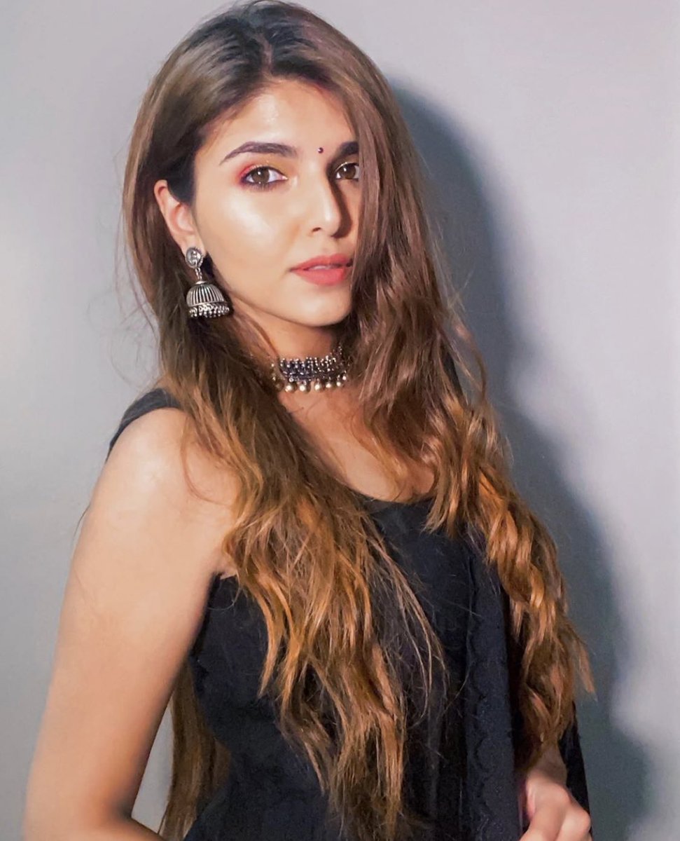 Post by Ashi Khanna on X: 🖤