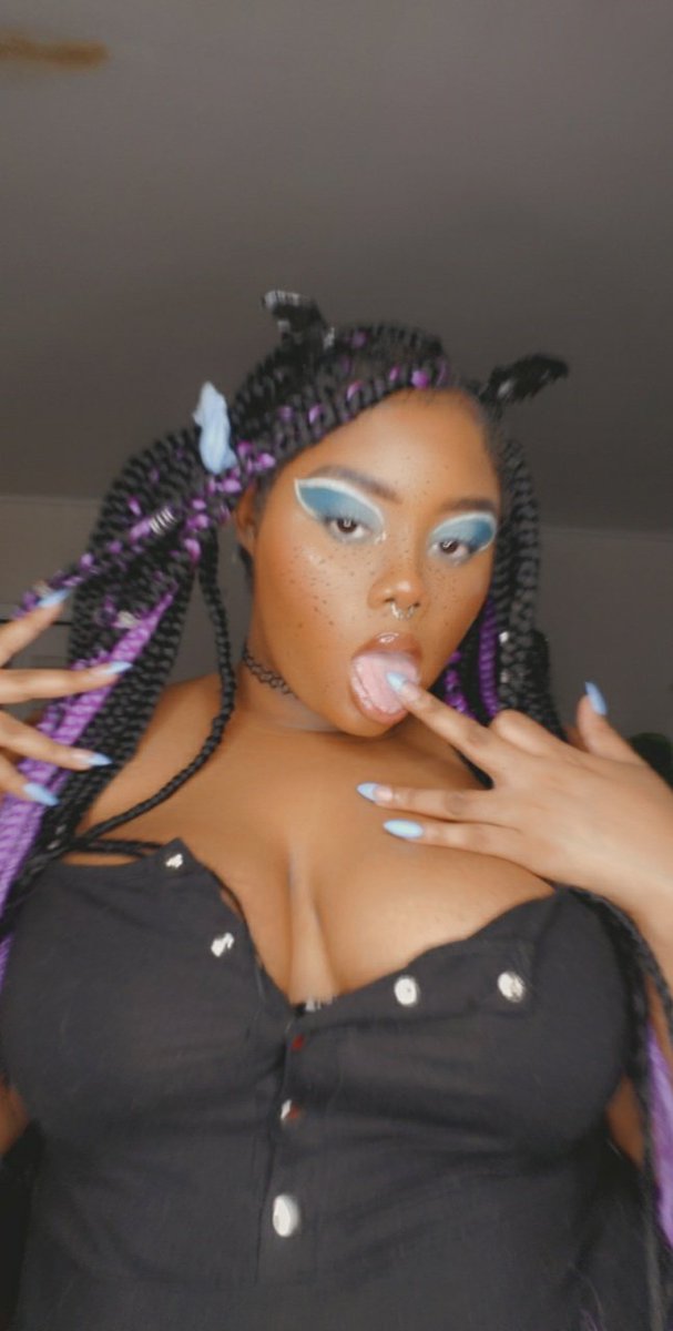 softlyvenus_'s tweet photo. I got fucked last night and had my pigtails pulled. Partially the reason why I wanted braids in the first place 🥴😋😋😋
#imcontent #plussize #altpoc #bbw #boxbraids #naturalhair #ebony #chubby https://t.co/2qbW2BFGXY