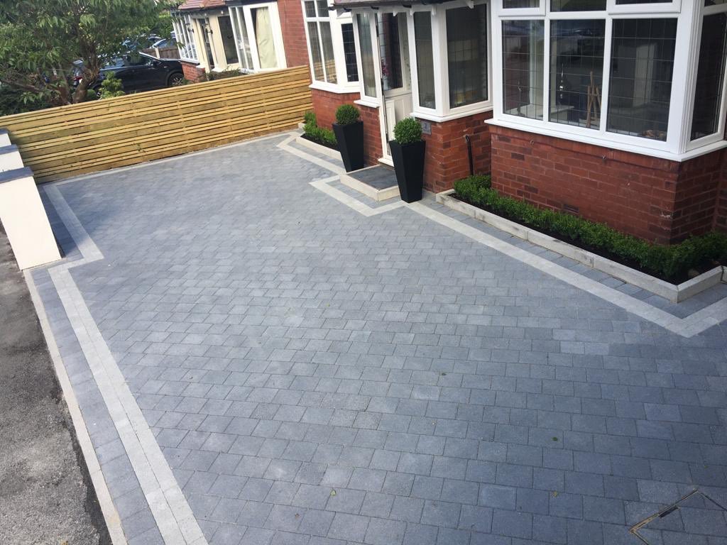 LTobermore's tweet photo. Great before and after of a @Tobermore #sienna driveway with #siennasetts and #countryedge completed by an #tobermore #approvedpavingcontractor #efstop #primetop https://t.co/Ao5CTVEEzY