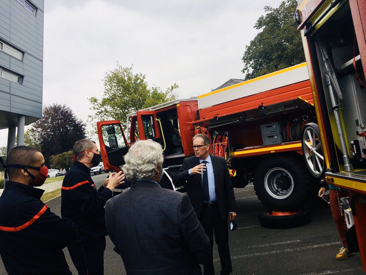 Avec Y. Morin pour réceptionner 3 véhicules <a href="/Sdis_22/">Sdis 22</a> avant leur départ pour les centres de #paimpol #pontrieux #plouguenast. Ces camions polyvalents traduisent concrètement nos engagements pour la sécurité des Costarmoricains. Près de 60 véhicules neufs suivront d’ici 2022.