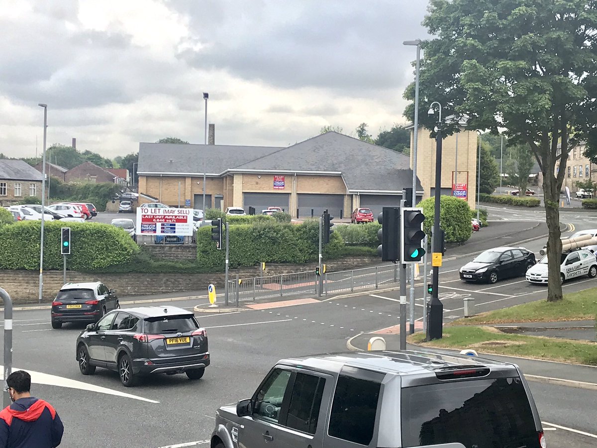TrevorDawson1's tweet photo. DEAL DONE Last 5,000 sq ft retail unit now LET after a lot of hard work for our client. Thanks to @FarleysLaw for all their valued input #Burnley #StayPositive https://t.co/B5uQg1qvvf