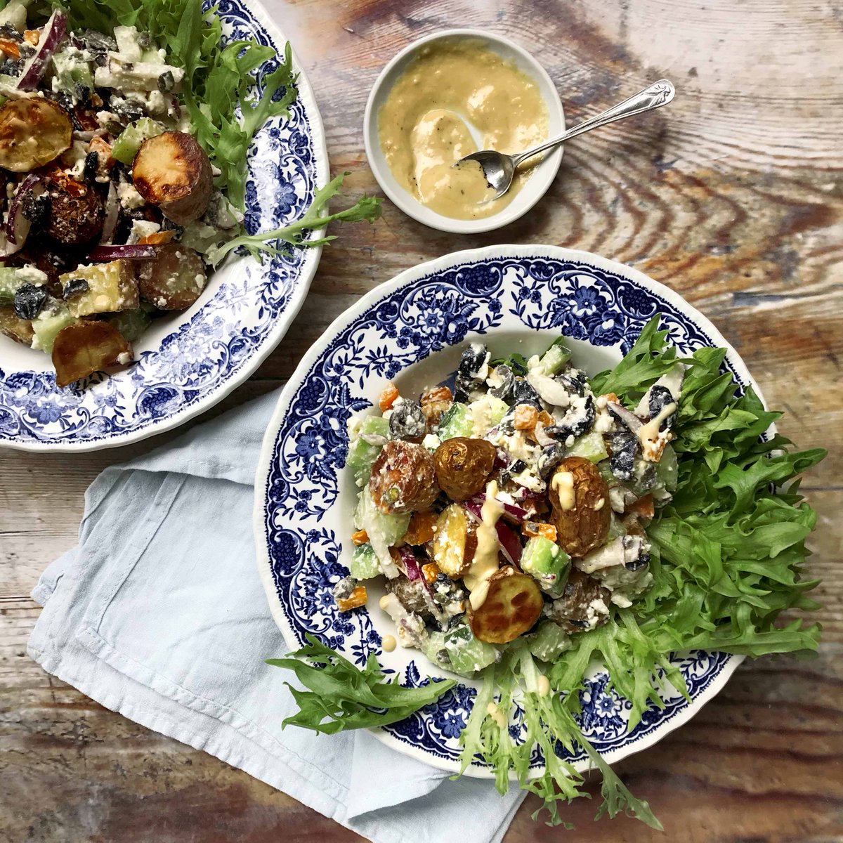 You say potato I say, potato salad 🥔🥬 ... Click the link for my roasted new potato salad with hummus dressing tinyurl.com/y78zxwdz