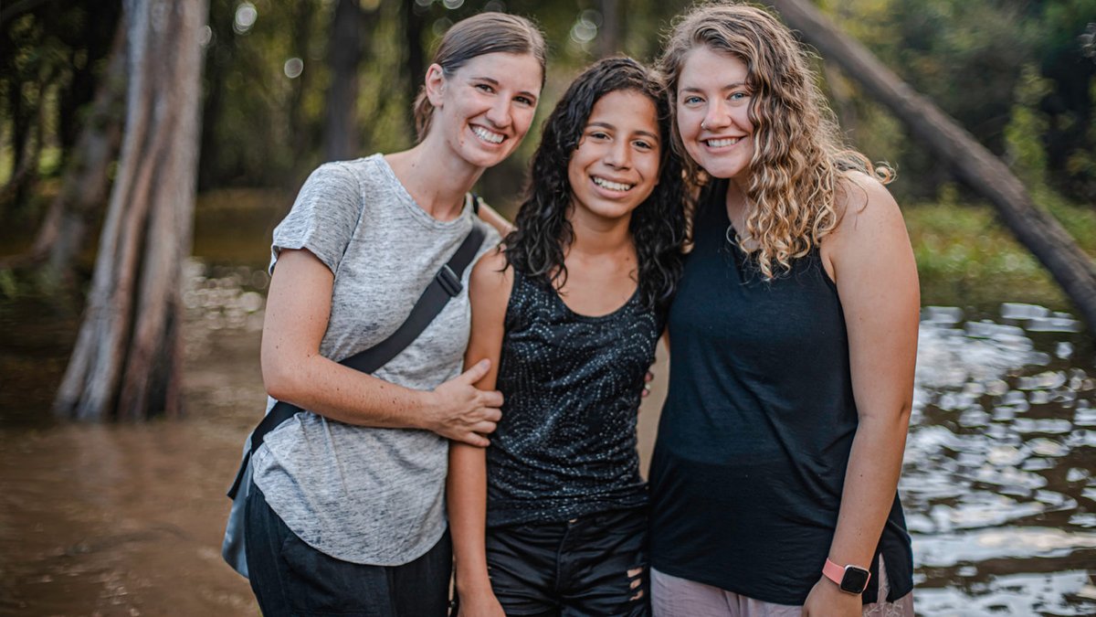 obunews's tweet photo. Read about OBU alumna Haylee Belcher, '18, (pictured, right) and her service in the Amazon through the International Mission Board. Her passion for Brazil began through short-term trips at OBU.  #obubison #obustrong #GlobalOutreach
Read: https://t.co/kt4oV1KRTG
IMB Photo. https://t.co/IyXpgtXXoP