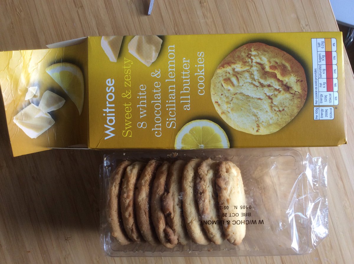 LeahHeming's tweet photo. @waitrose looks like you forgot about three biscuits in the packet #pointlessplastic #pointlesspackaging #drowninginplastic https://t.co/uqpM0Heol0