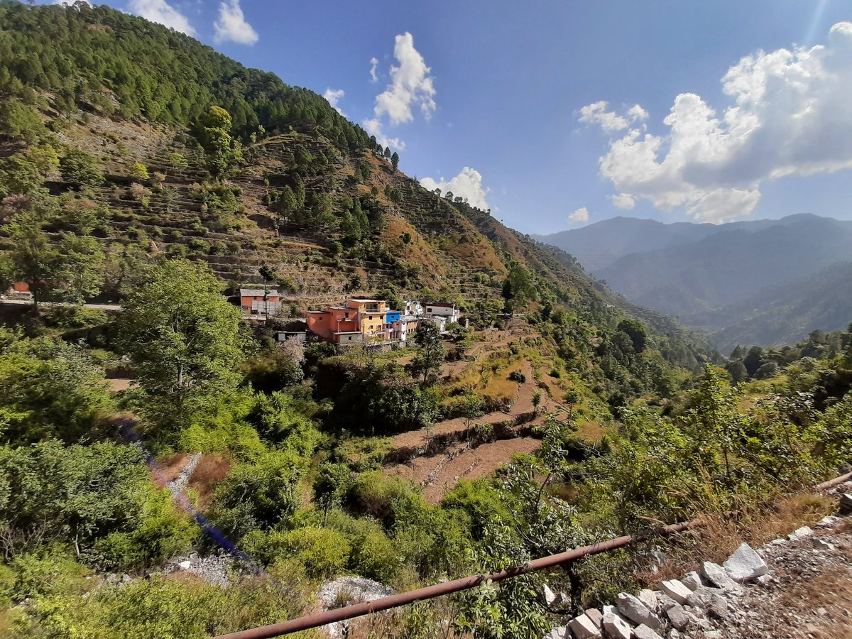 P_D_Nimbalkar's tweet photo. Yeh hasin vadiya ye Khula asman 
Agaye ham kahan 
#Himalayas #uttarakhand #Heaven 
#mountains #IncredibleIndia #india @UttarakhandTou2 #sky https://t.co/qegeiqqlQk