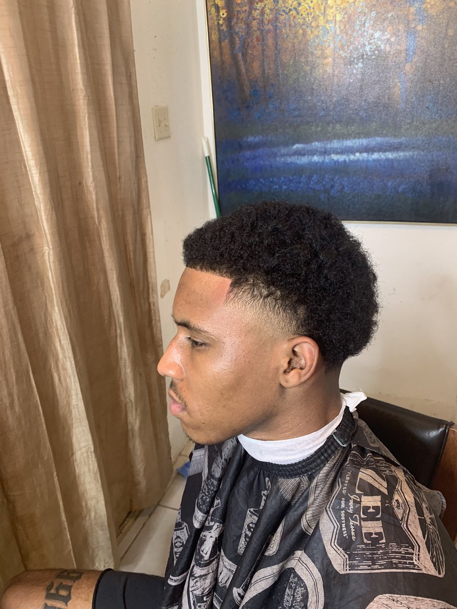 themanechange's tweet photo. HussleCuts in Full Effect!!! Holla at me Iโm in Port Arthur Texas . Supplying you with what you need. ๐#Husslecuts #Encouragesomeone #Fade #Intheplacetobe #Barber https://t.co/6mQ3EksSRE