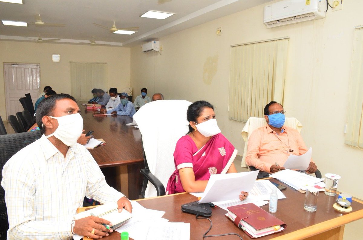 హరితహారం గుంతల తవ్వకం పురోగతిపై మండల అధికారులతో వీడియో కాన్ఫరెన్స్ నిర్వహించిన వనపర్తి జిల్లా కలెక్టర్ షేక్  యాస్మిన్ భాష.