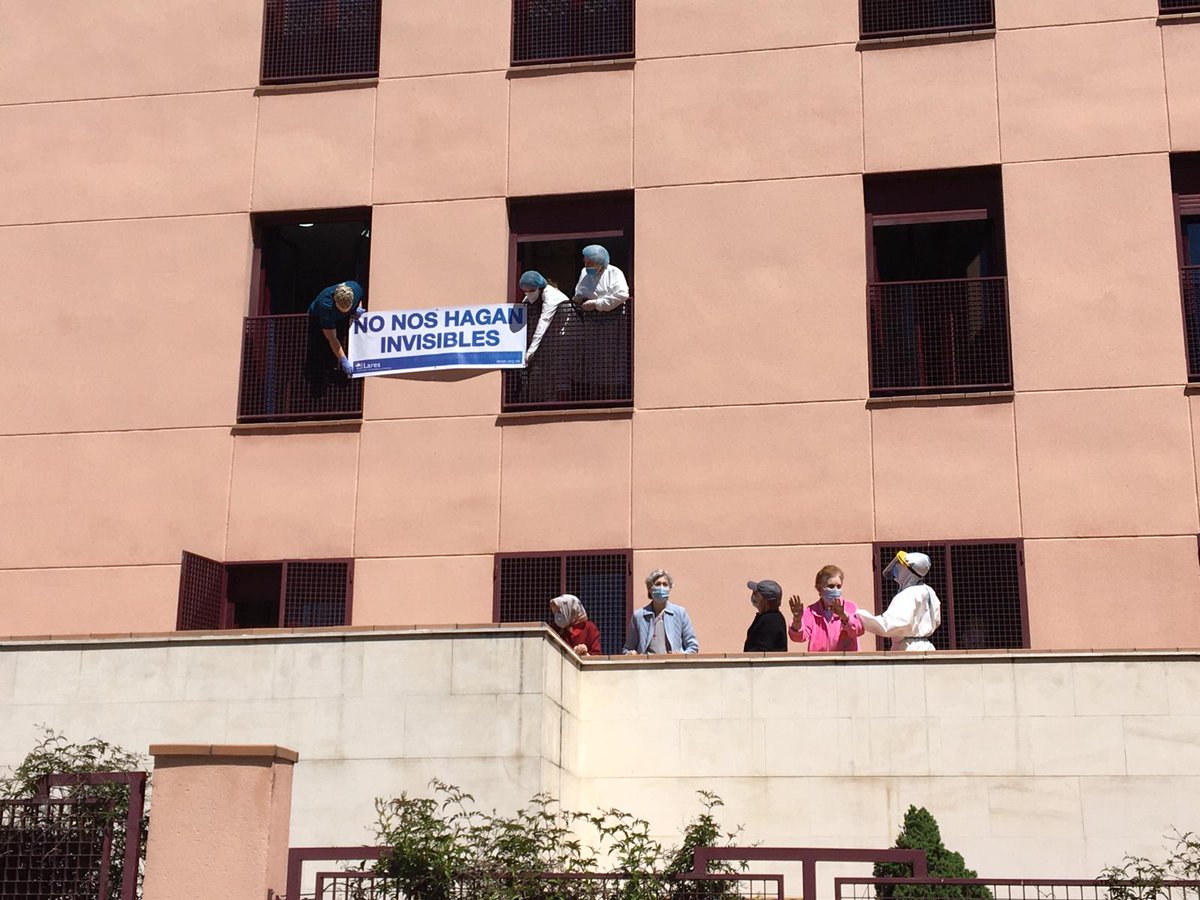 Laresmayores's tweet photo. Las #residencias de #mayores #LaGuindalera y #NuestraSeñoradelPilar, de #LaresMadrid, se suman a la iniciativa #NONOSHAGANINVISIBLES, buscando el #reconocimiento que las #PersonasMayores y los #profesionales que cuidan de ellos cada día se merecen.

#LaresVozdeMayoresyCuidadores https://t.co/UOjx6zhAhp