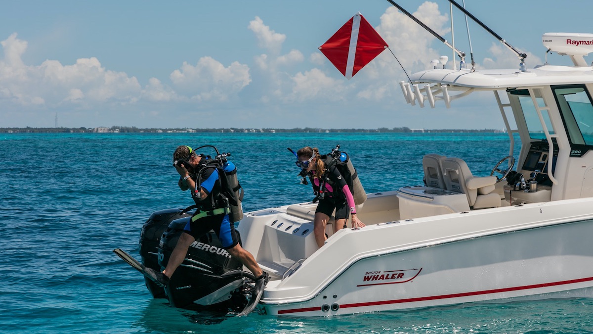Boston_Whaler's tweet photo. The official start of summer is less than 2 weeks away. Are you ready to jump in with both feet? Find the perfect boat for your style of summer fun by visiting https://t.co/iFeykn002y. #280outrage #hurryupsummer #scubadiving #whalerlife https://t.co/HAX3TZneSE