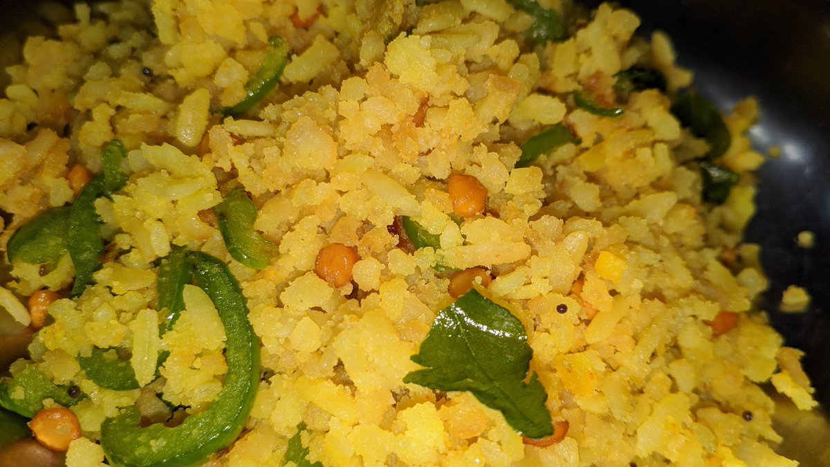 hpnadig's tweet photo. The better half made some avalakki (poha) with 'bhut jolokia'.
She probably realised the SHU went high when her ears started ringing.
The conversation then went,
"How many did you add?"
"Just two of them!"
"That is like 20 byadagi in there!"
#Food #KitchenLog #Chilli https://t.co/A5rWB3ZV3D