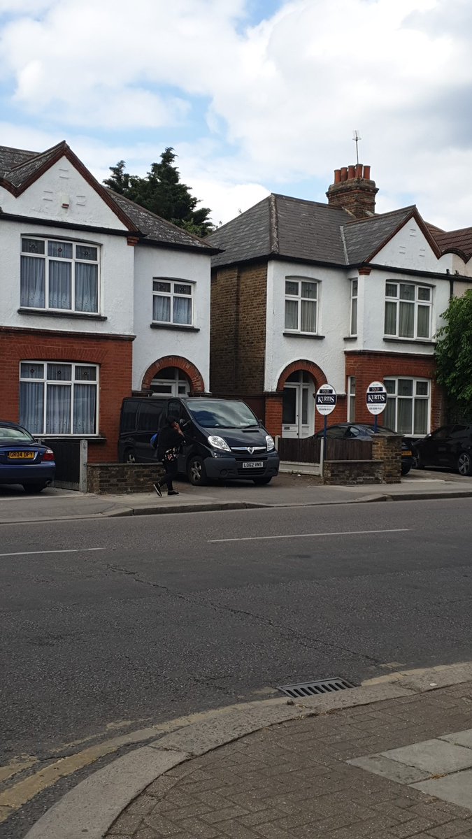 PQuatremain's tweet photo. We love selling 2 houses for 1 client # double bubble https://t.co/A2v9KISB6D