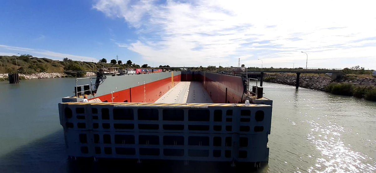 UMFMarseilleFos's tweet photo. Today took place the preparation of the barge Sirocco which will receive the whole convoy by CFT - Compagnie Fluviale de Transport. 💪

See you tomorrow for the next step 😉👋 

#heavylift #breakbulk #portterminal #umf #gpmm #thlg #Iterproject #projectcargo https://t.co/cavnIzCG9m