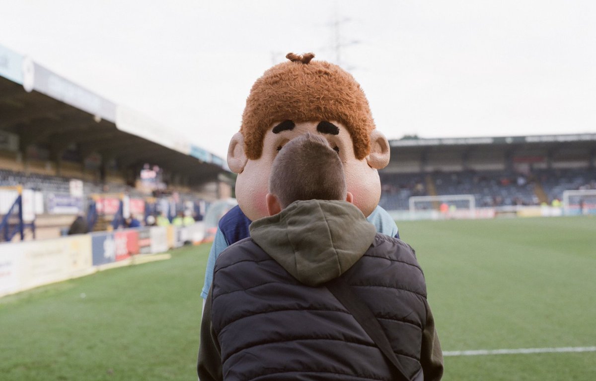 UtilitaFootball's tweet photo. 📈 Congratulations to @wwfcofficial, whose third-place finish in @SkyBetLeagueOne is the highest position the club has ever achieved in English football. 

Well in, guys! 👏

(📸 @HOMESofFOOTBALL)

#PoweringBritishFootball #Chairboys https://t.co/ZGXtScWpt5