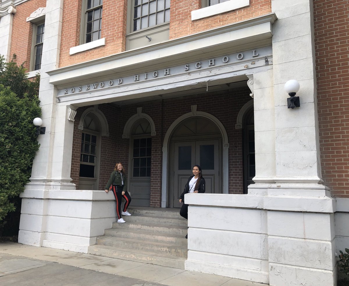 dearcoletv's tweet image. In celebration of #10YearsOfPLL, here’s me &amp;amp; my pal when we visited Rosewood last year! Still one of my most favorite trips in my entire life 😌🤩 #PLLforever 🅰️