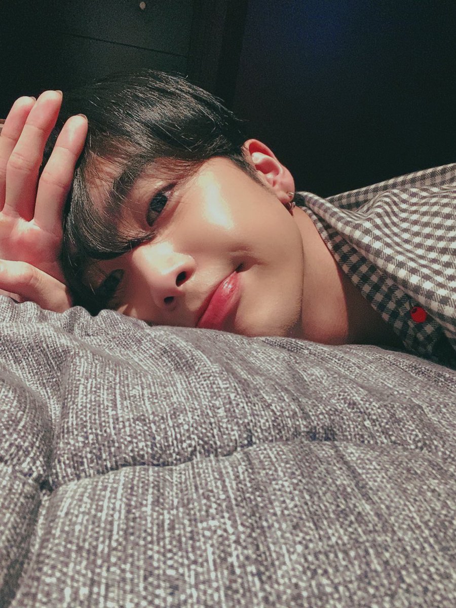 UP10TION's tweet photo. 허니텐 부럽찌ㅣ?!! 난 고결이형이랑 잘꺼다😚 #샤오 #xiao https://t.co/uOsqiGnlcl