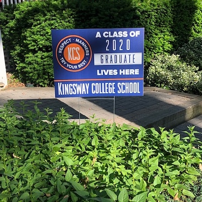 KCSMatters's tweet photo. You'll start seeing these special #KCSGrad signs popping up today! #KCSAtHome #KCSGrad #RespondWithAweAndAppreciation https://t.co/b4hgwwuFZP