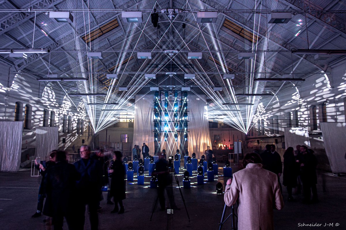 Robelighting's tweet photo. Wanting something special to celebrate the 25th Anniversary of the design practice @ACTLDofficial, they crafted a fluid & mesmeric display of lighting art using @Robelighting #Spikie, #SilverScan & #T1profile luminaires plus ANOLIS #Divine LED luminaires.
https://t.co/870KwKoSBN https://t.co/EabSoXu7ut