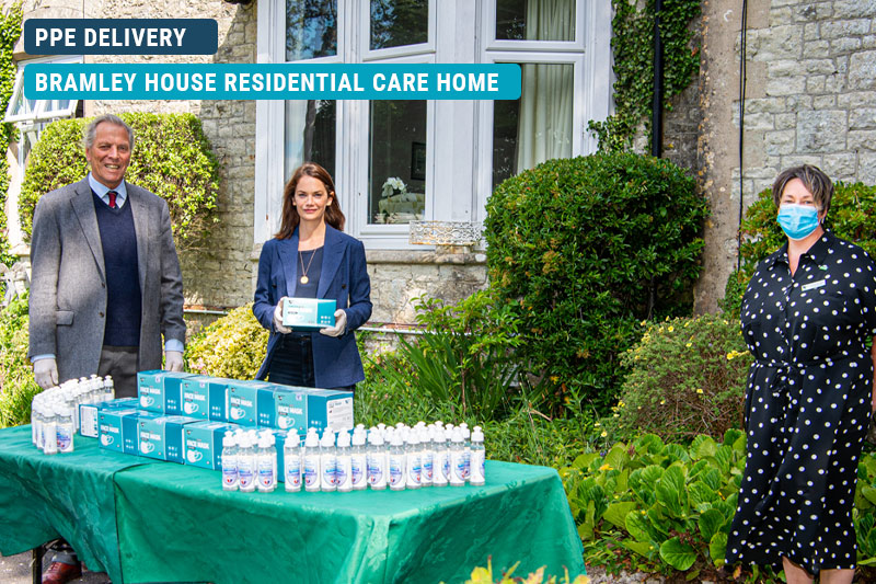 UKMaskForce's tweet image. #UKMaskForce Ambassador, Ruth Wilson joined our Director, Antony Sainthill in donating over 1,000 pieces of #PPE to Caroline Nicholson, Manager of Bramley House Residential Care Home in South-West Wiltshire. #PPEshortage #clapforourcarers #frontline #RuthWilson