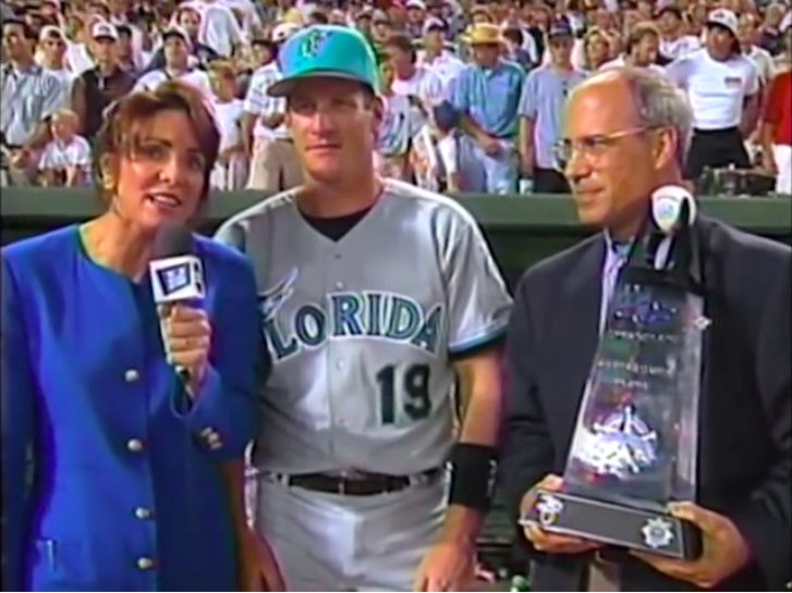 Dee Farray tweet media