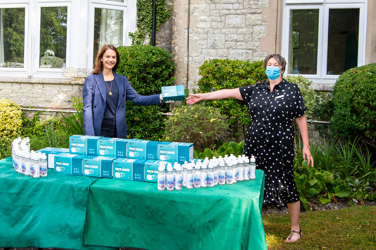 UKMaskForce's tweet image. #RuthWilson "I fully support the ambitious vision of UK Mask Force to raise funds for the procurement and delivery of reliable PPE to many neglected Health Care workers who are starved of supplies and funding." #PPE #frontline #COVID19 ukmaskforce.co.uk/bramley-house-…