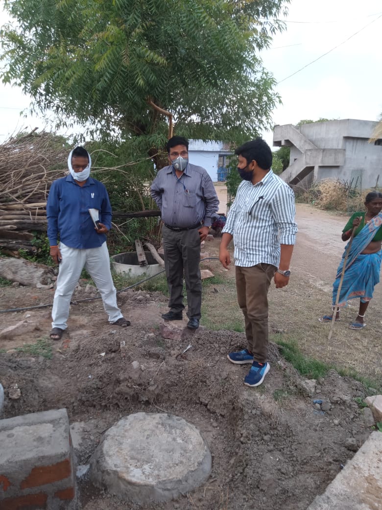 DPO_PDPL's tweet photo. Inspected and obseved Sanitation work &amp; Avenue plantation at GP Eklaspur &amp; Ankenapalli of Anthergoam Mandal @Collector_PDPL https://t.co/vIn0H2swq0