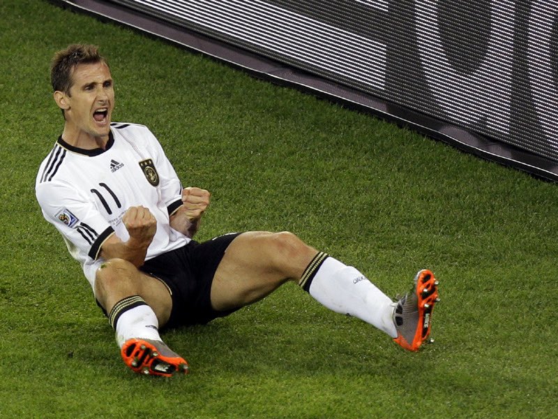 Sayangku yang ini juga ulang tahun hihi happy birthday Miroslav Klose,ich liebe dich   