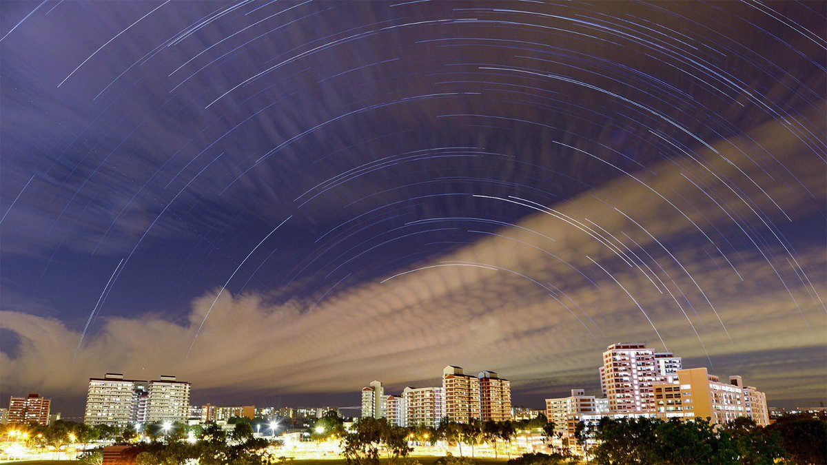 Sanpixs's tweet photo. Urban Star Trail. #Singapore #startrails #nature #light #longexposure #imagestacking #nikon #sandiskapac https://t.co/wTCXD4ZoGS